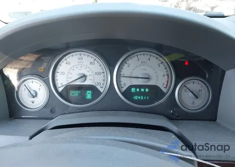 2010 Chrysler Town & Country Touring from USA, damaged, VIN 2A4RR5DX3AR148548